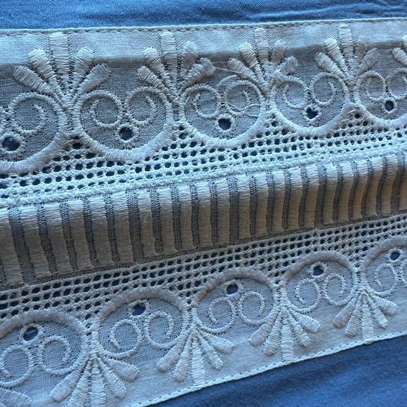 Blue & White Eyelet Bed Cover & 2 Matching Pillowcases - Picture 5 of 8